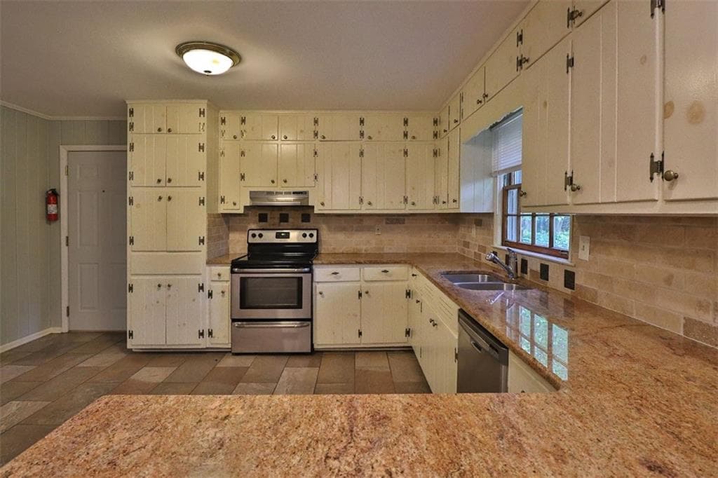 2 bedroom, 2 bathroom single family residence for rent at 3197 Alberta Lane, Tucker, GA 30084 for $2,350 a month — photo 7