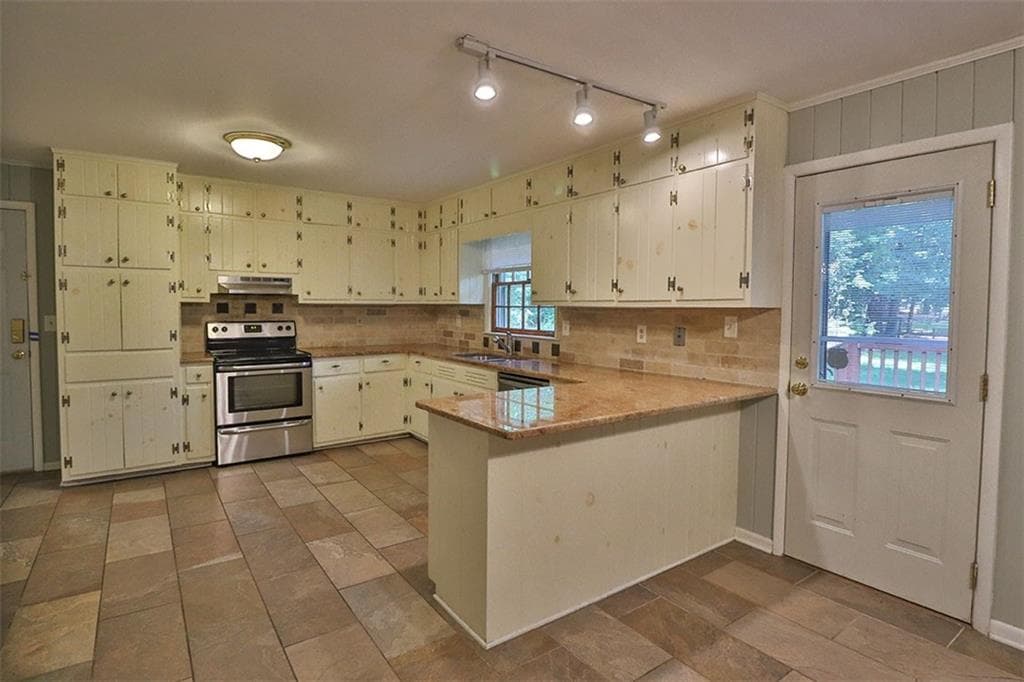 2 bedroom, 2 bathroom single family residence for rent at 3197 Alberta Lane, Tucker, GA 30084 for $2,350 a month — photo 8