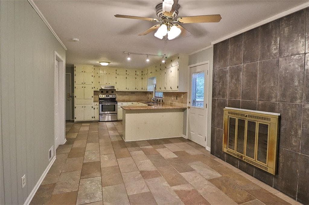 2 bedroom, 2 bathroom single family residence for rent at 3197 Alberta Lane, Tucker, GA 30084 for $2,350 a month — photo 9