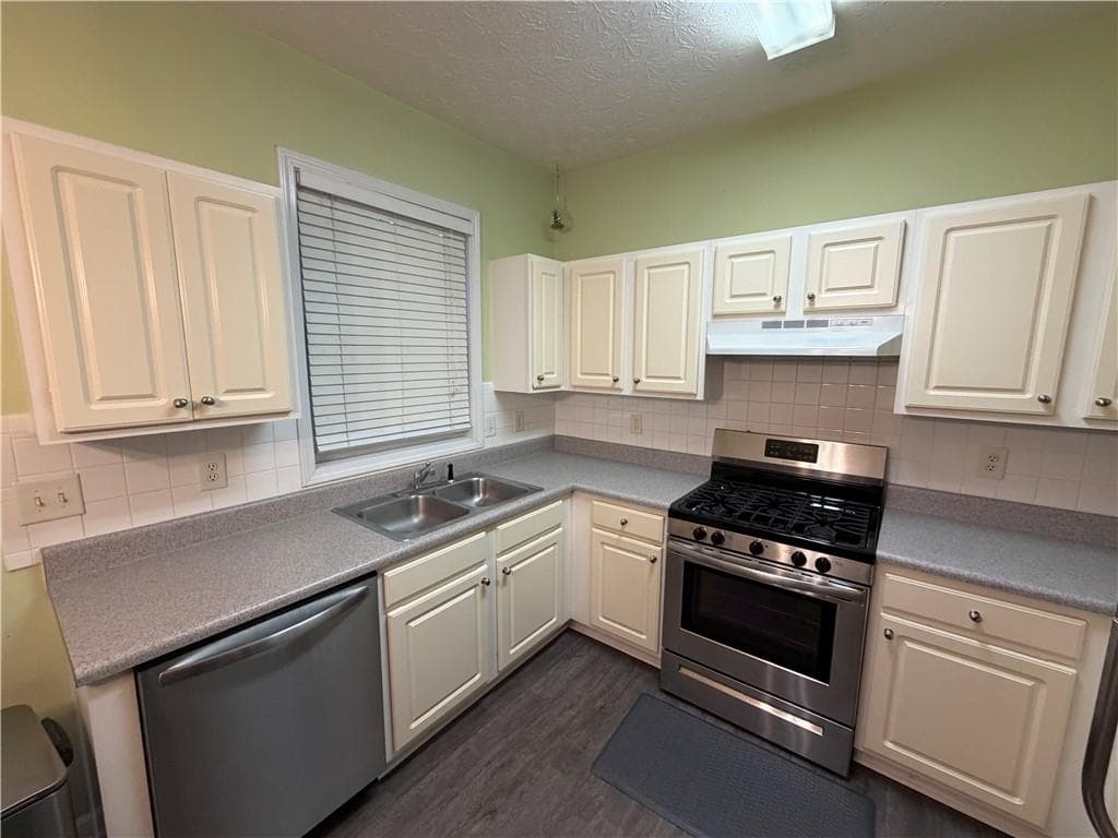 4 bedroom, 3 bathroom, 1,694 sq ft townhouse under contract at 2601 Avery Park Circle, Atlanta, GA 30360 — photo 7