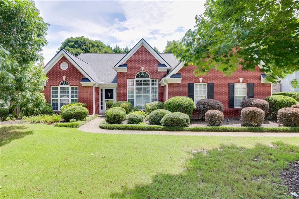 3 bedroom, 2 bathroom, 2,251 sq ft single family residence under contract at 2712 Bogan Creek Drive, Buford, GA 30519 — photo 2