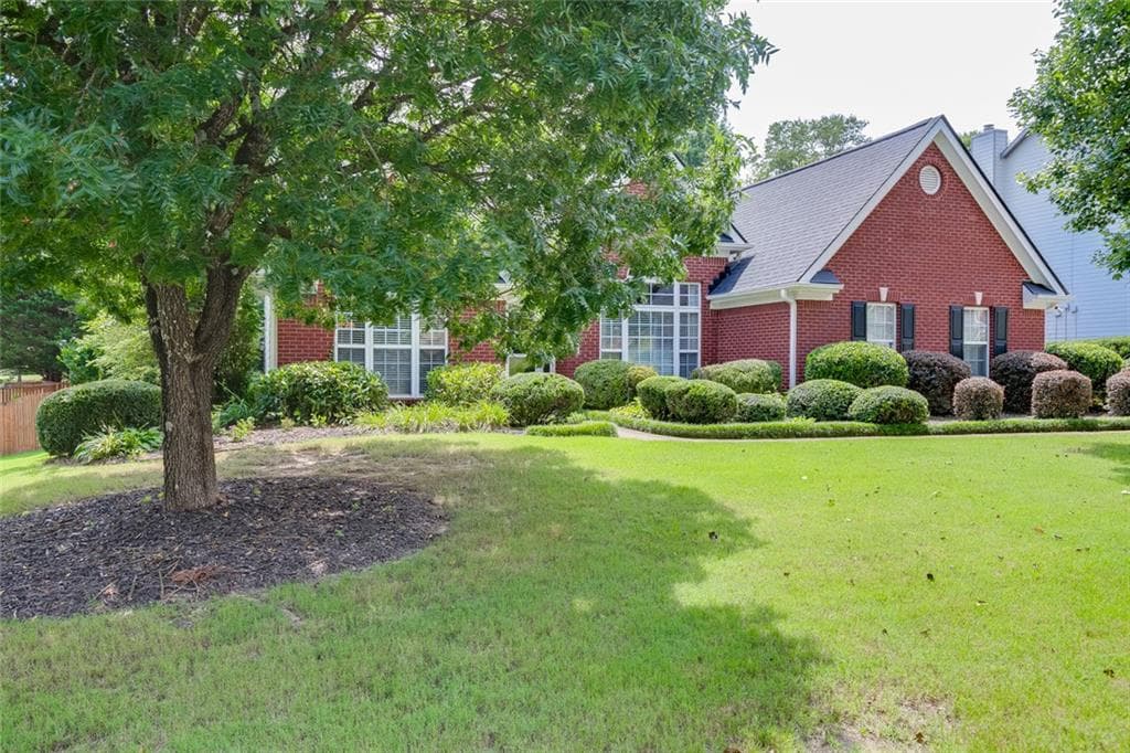 3 bedroom, 2 bathroom, 2,251 sq ft single family residence under contract at 2712 Bogan Creek Drive, Buford, GA 30519 — photo 3