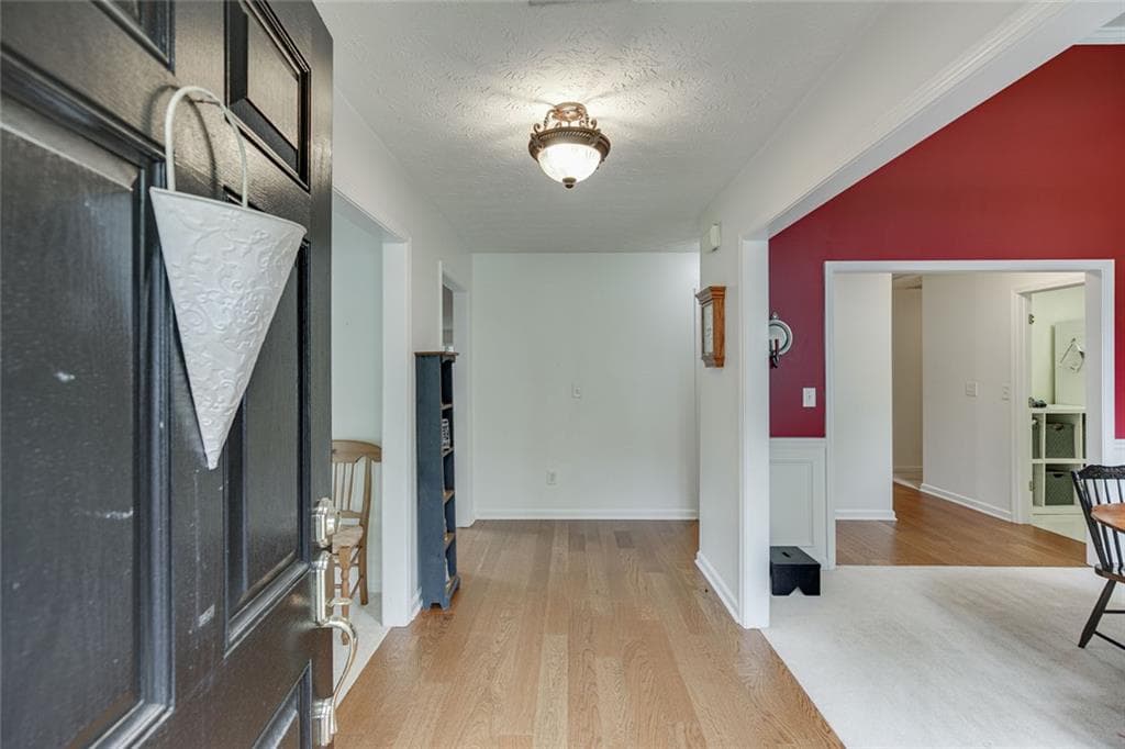 3 bedroom, 2 bathroom, 2,251 sq ft single family residence under contract at 2712 Bogan Creek Drive, Buford, GA 30519 — photo 5
