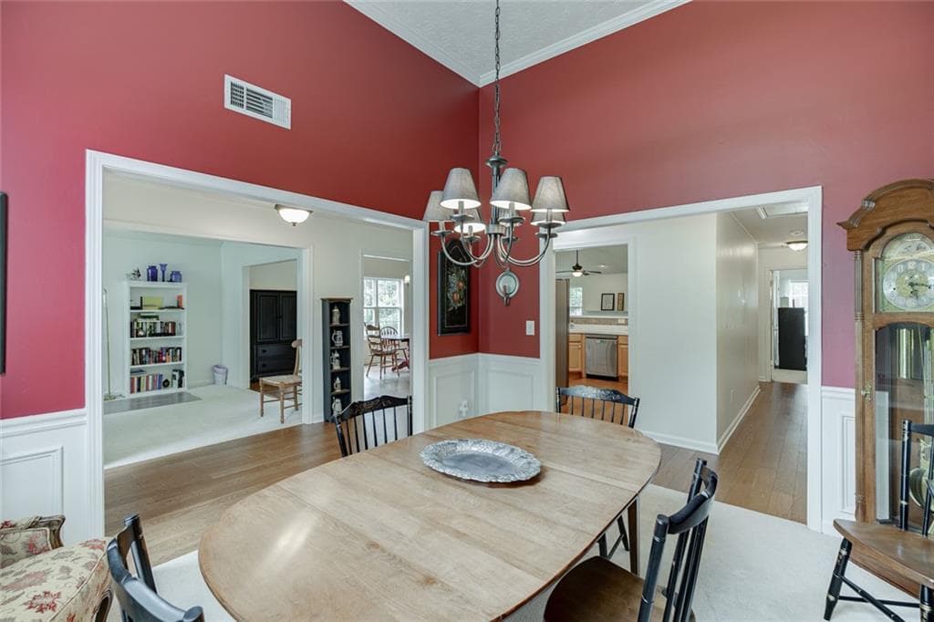 3 bedroom, 2 bathroom, 2,251 sq ft single family residence under contract at 2712 Bogan Creek Drive, Buford, GA 30519 — photo 9