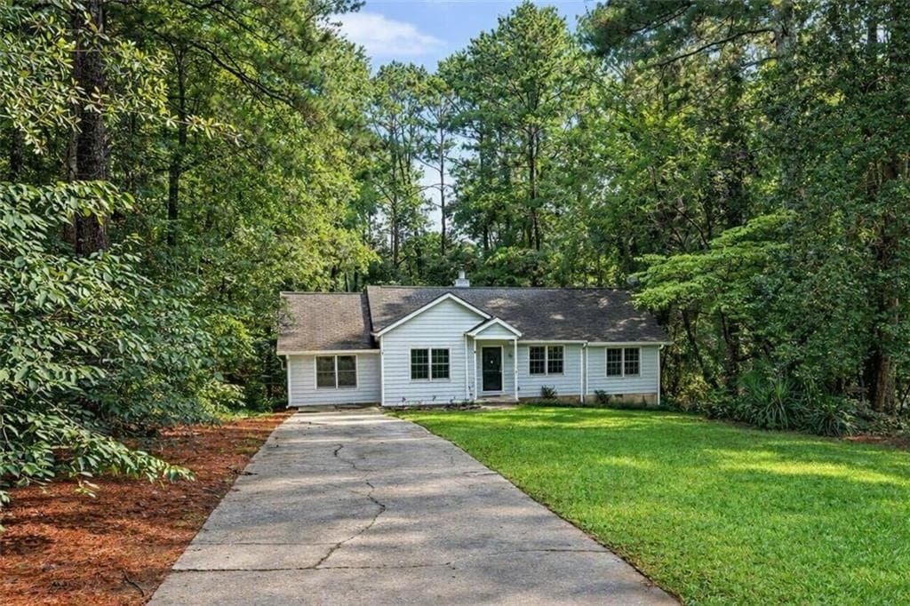 4 bedroom, 2 bathroom, 1,829 sq ft single family residence for sale at 104 Chip Place, Stockbridge, GA 30281 — photo 1 of 26