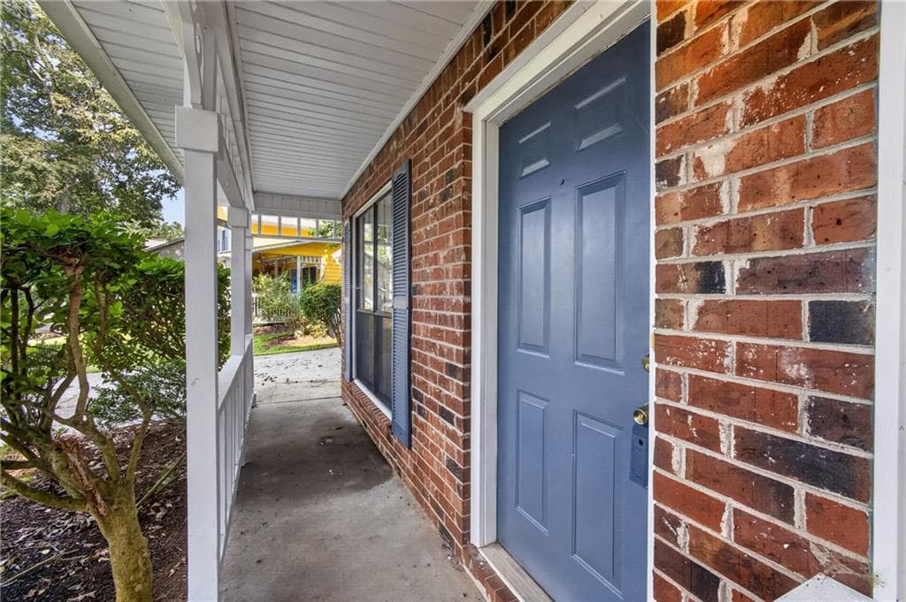 3 bedroom, 3 bathroom, 1,496 sq ft single family residence for sale at 184 Timothy Lane, Lilburn, GA 30047 — photo 2