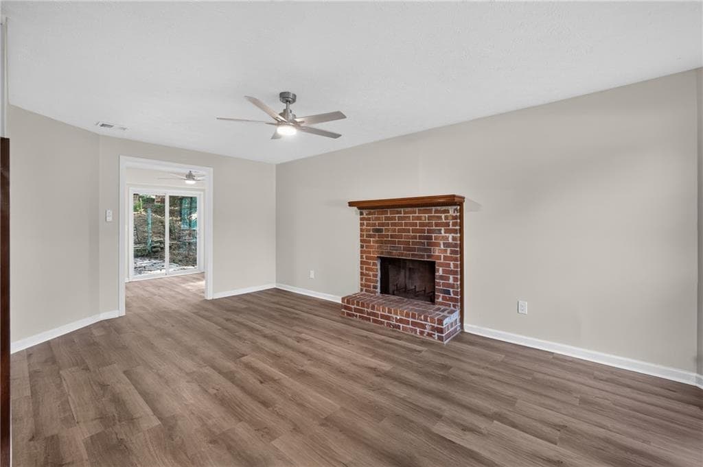 3 bedroom, 3 bathroom, 1,496 sq ft single family residence for sale at 184 Timothy Lane, Lilburn, GA 30047 — photo 3