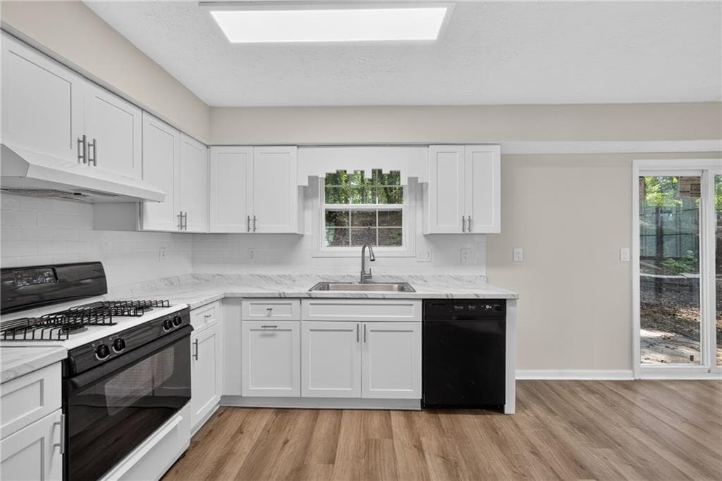 3 bedroom, 3 bathroom, 1,496 sq ft single family residence for sale at 184 Timothy Lane, Lilburn, GA 30047 — photo 10