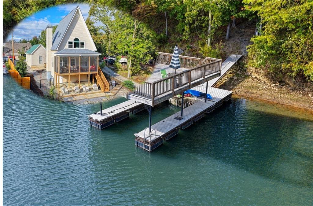 2 bedroom, 2 bathroom, 1,314 sq ft single family residence for sale at 6980 Diana Circle, Gainesville, GA 30506