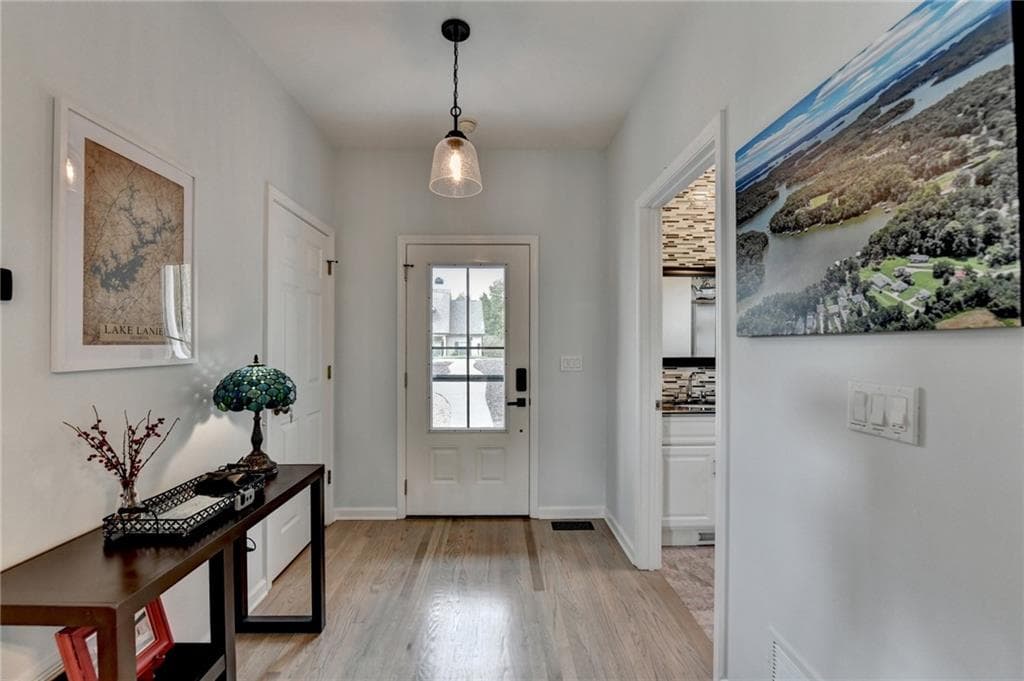 2 bedroom, 2 bathroom, 1,314 sq ft single family residence for sale at 6980 Diana Circle, Gainesville, GA 30506 — photo 5