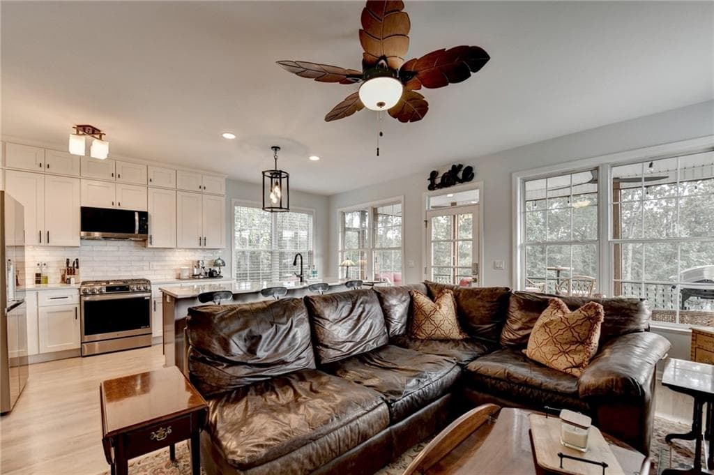 2 bedroom, 2 bathroom, 1,314 sq ft single family residence for sale at 6980 Diana Circle, Gainesville, GA 30506 — photo 7