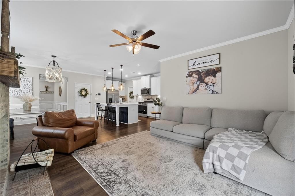 5 bedroom, 3 bathroom, 2,462 sq ft single family residence for sale at 6414 Crosscreek Lane, Flowery Branch, GA 30542 — photo 3