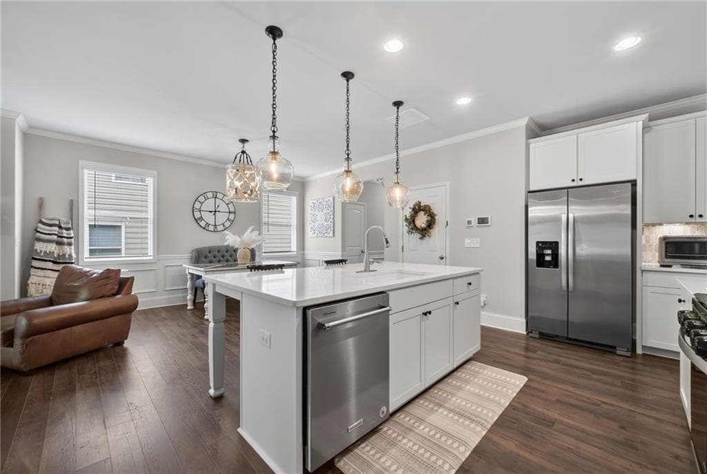 5 bedroom, 3 bathroom, 2,462 sq ft single family residence for sale at 6414 Crosscreek Lane, Flowery Branch, GA 30542 — photo 4