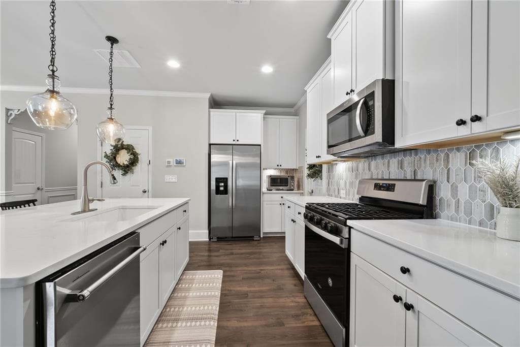 5 bedroom, 3 bathroom, 2,462 sq ft single family residence for sale at 6414 Crosscreek Lane, Flowery Branch, GA 30542 — photo 6