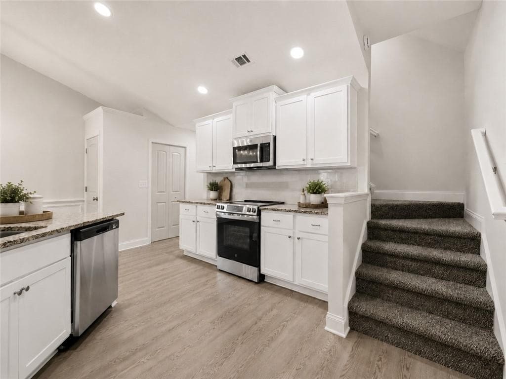 3 bedroom, 2 bathroom, 1,774 sq ft single family residence under contract at 95 Savoy Park Drive, Covington, GA 30014 — photo 4