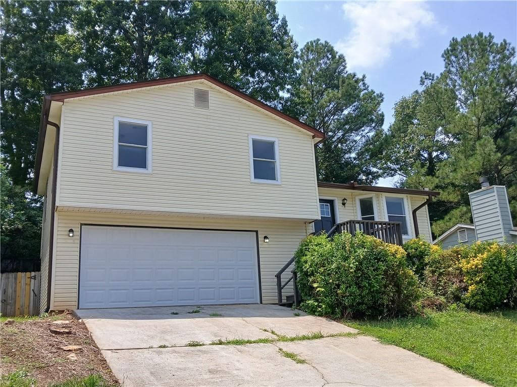 3 bedroom, 2 bathroom, 1,074 sq ft single family residence for sale at 2275 Ramblewood Circle, Decatur, GA 30035 — photo 1 of 18