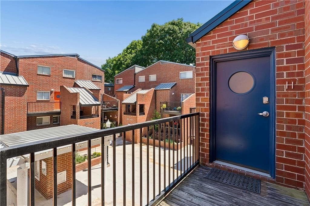 1 bedroom, 1 bathroom, 894 sq ft condominium for sale at 391 Ralph McGill Boulevard H, Atlanta, GA 30312 — photo 2