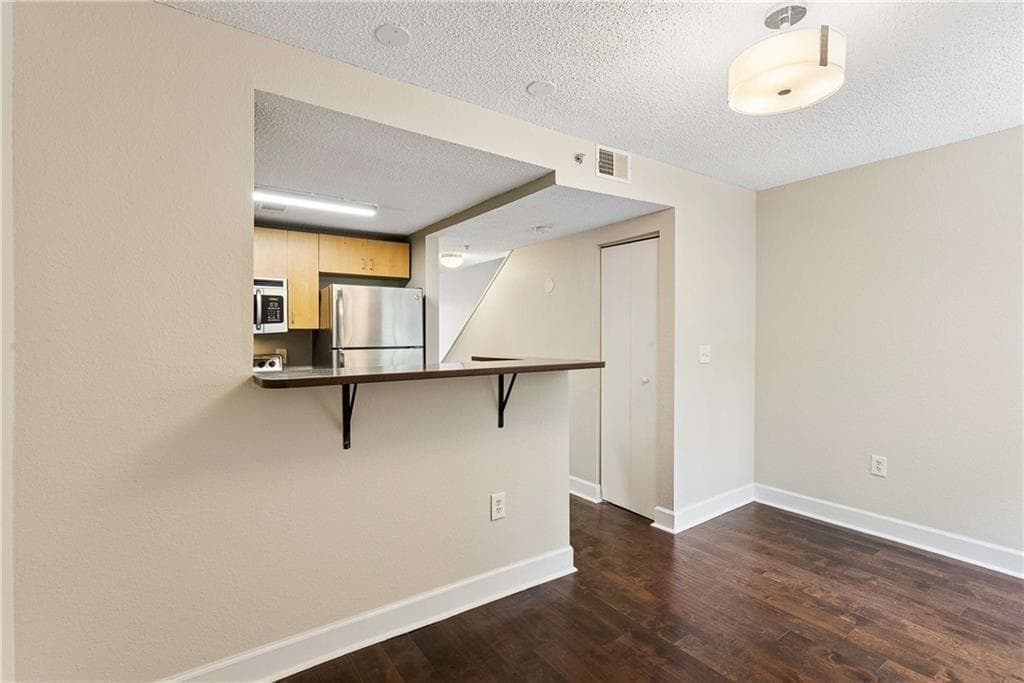 1 bedroom, 1 bathroom, 894 sq ft condominium for sale at 391 Ralph McGill Boulevard H, Atlanta, GA 30312 — photo 7