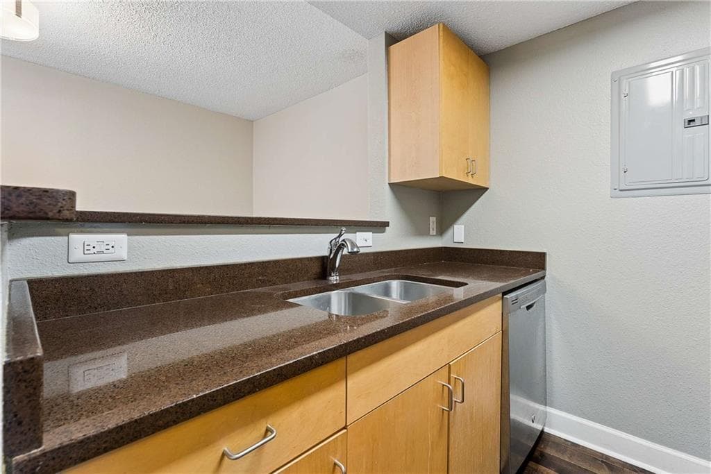 1 bedroom, 1 bathroom, 894 sq ft condominium for sale at 391 Ralph McGill Boulevard H, Atlanta, GA 30312 — photo 9