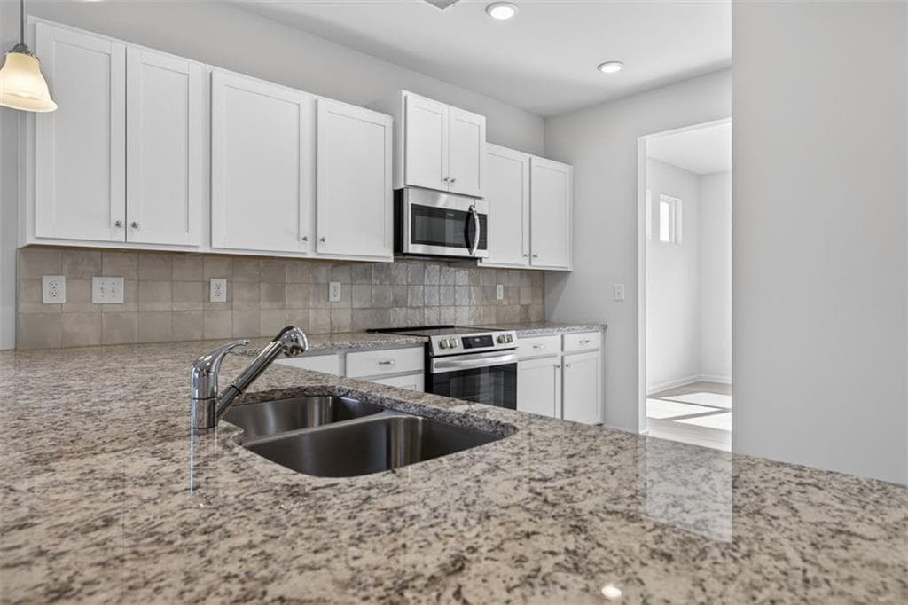 3 bedroom, 3 bathroom, 2,231 sq ft single family residence for sale at 315 Bud Street, Hoschton, GA 30548 — photo 7
