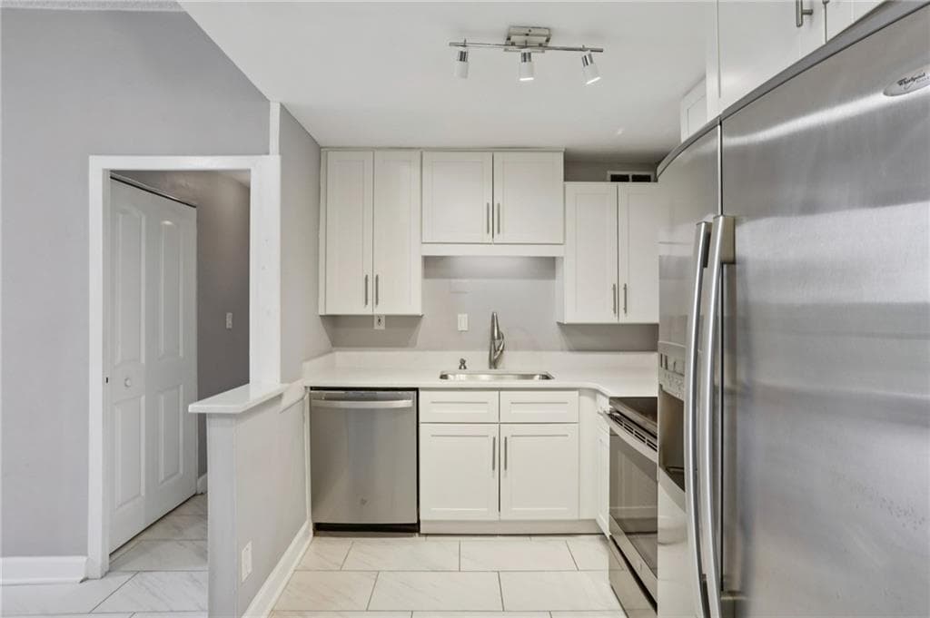 1 bedroom, 1 bathroom condominium for rent at 3060 Pharr Court 612, Atlanta, GA 30305 for $1,590 a month — photo 2