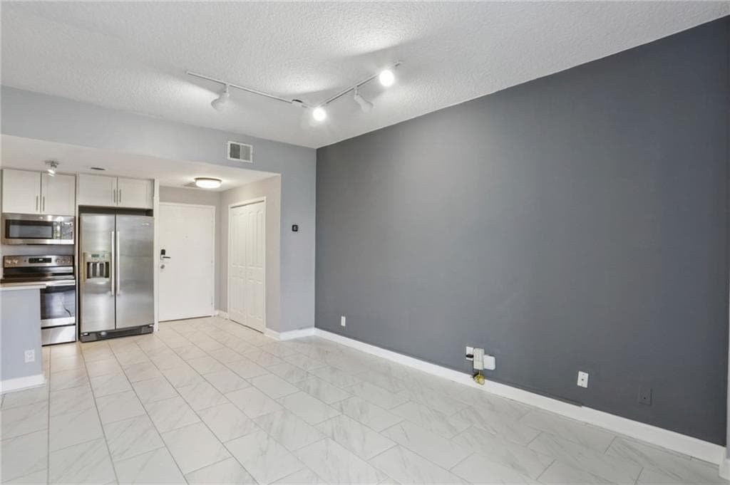 1 bedroom, 1 bathroom condominium for rent at 3060 Pharr Court 612, Atlanta, GA 30305 for $1,590 a month — photo 6
