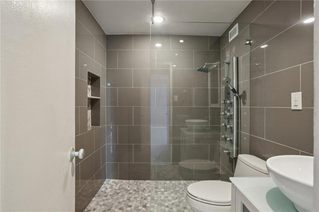 1 bedroom, 1 bathroom condominium for rent at 3060 Pharr Court 612, Atlanta, GA 30305 for $1,590 a month — photo 7