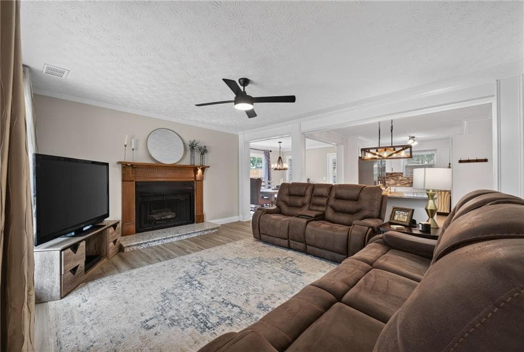3 bedroom, 3 bathroom, 1,806 sq ft single family residence under contract at 1380 Grayland Hills Drive, Lawrenceville, GA 30046 — photo 8