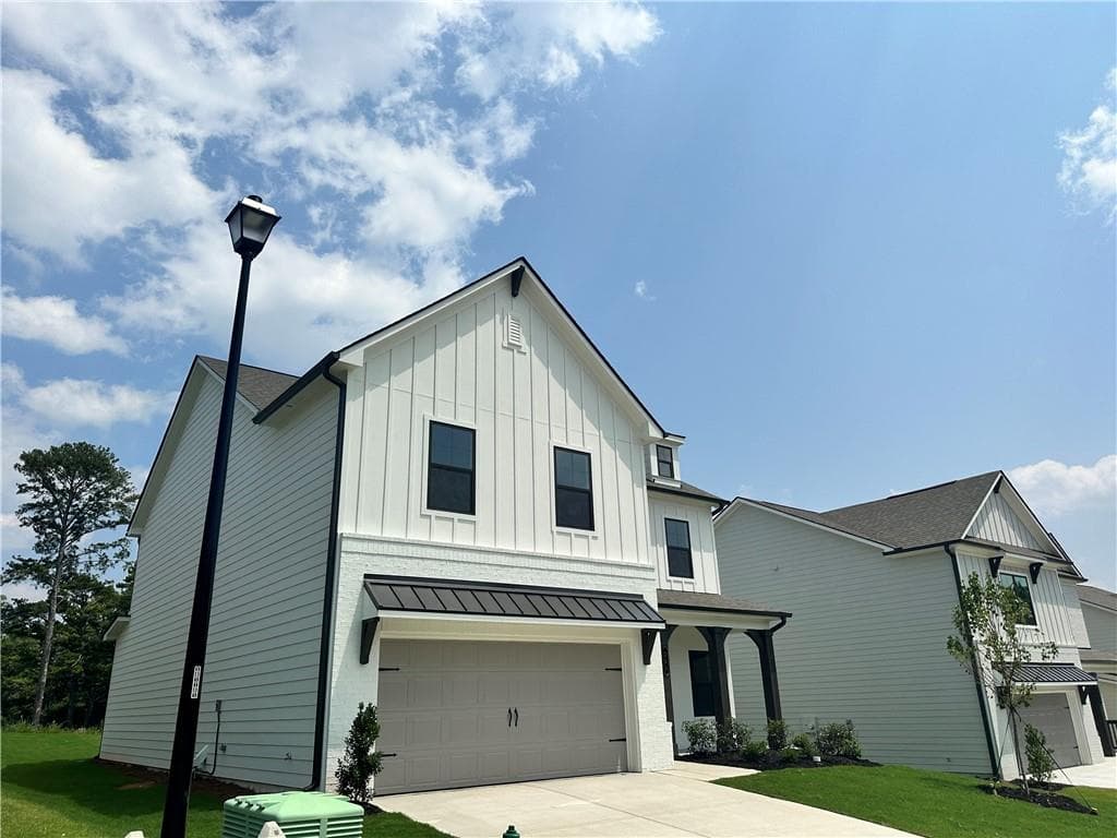 5 bedroom, 4 bathroom, 2,800 sq ft single family residence for sale at 220 Wingate Drive, Winder, GA 30680 — photo 2
