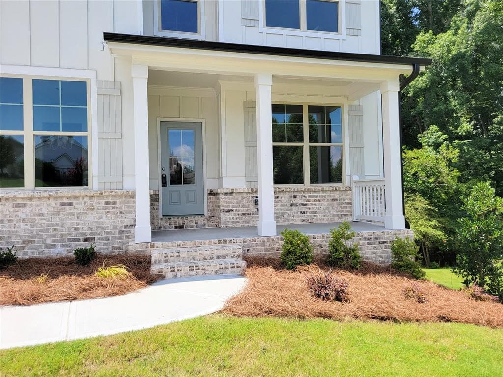 5 bedroom, 3 bathroom, 3,242 sq ft single family residence for sale at 4795 Fairways Lane, Jefferson, GA 30549 — photo 4