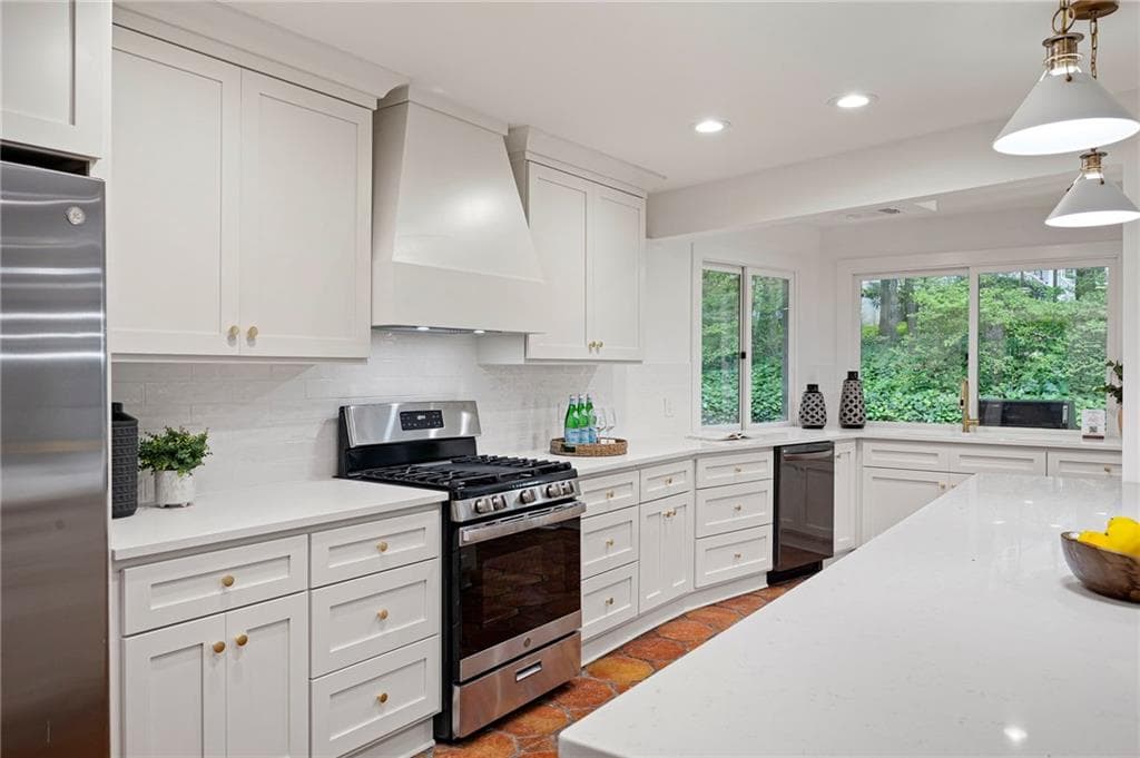 4 bedroom, 3 bathroom, 2,860 sq ft single family residence for rent at 4198 Lake Rill Court, Marietta, GA 30062 for $3,500 a month — photo 2
