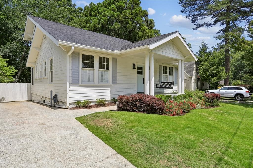 3 bedroom, 3 bathroom, 3,224 sq ft single family residence for rent at 6 Arc Way, Atlanta, GA 30305 for $6,000 a month — photo 2