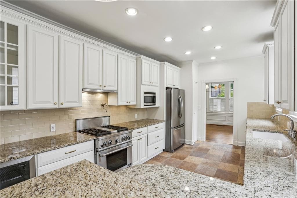 3 bedroom, 3 bathroom, 3,224 sq ft single family residence for rent at 6 Arc Way, Atlanta, GA 30305 for $6,000 a month — photo 7