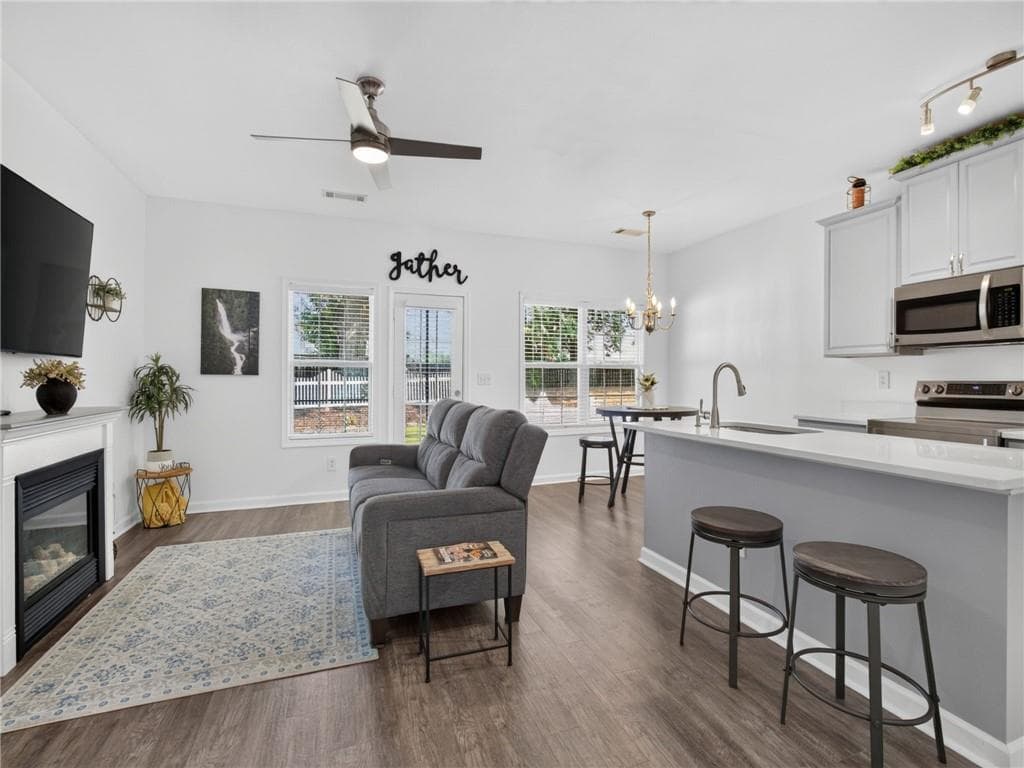 2 bedroom, 3 bathroom, 1,770 sq ft townhouse for sale at 6475 Whitebeam Trail, Braselton, GA 30517 — photo 5