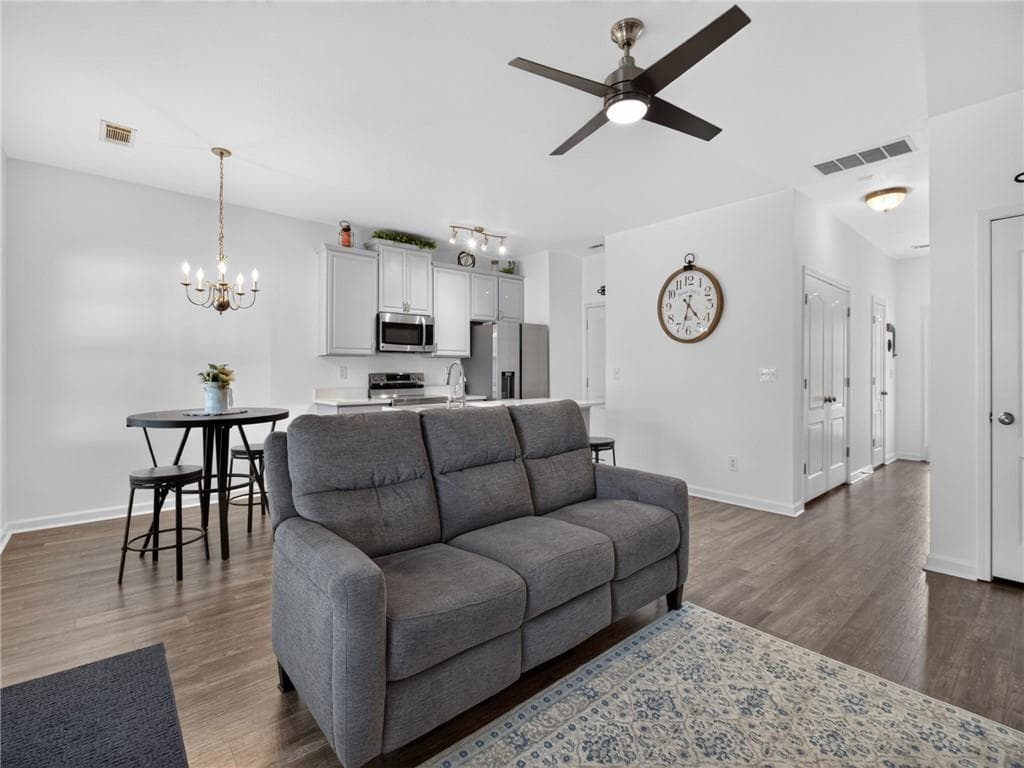 2 bedroom, 3 bathroom, 1,770 sq ft townhouse for sale at 6475 Whitebeam Trail, Braselton, GA 30517 — photo 6