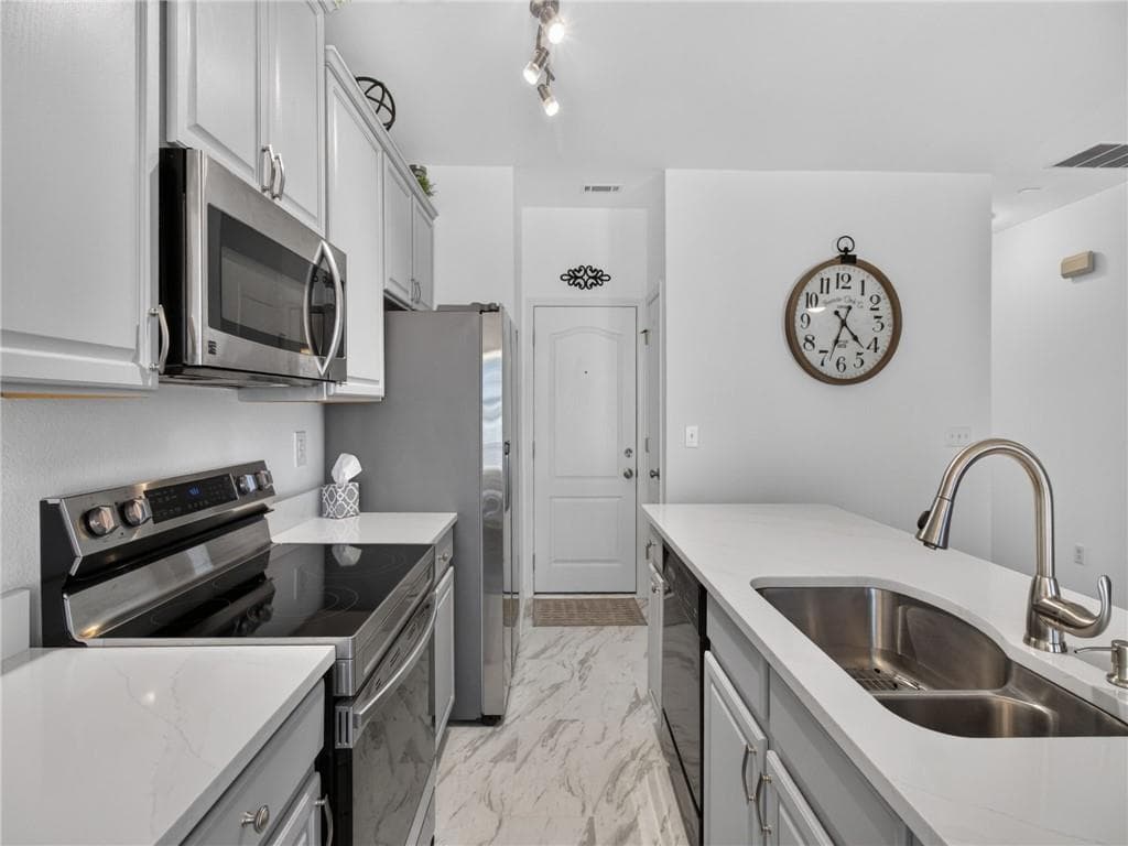 2 bedroom, 3 bathroom, 1,770 sq ft townhouse for sale at 6475 Whitebeam Trail, Braselton, GA 30517 — photo 8