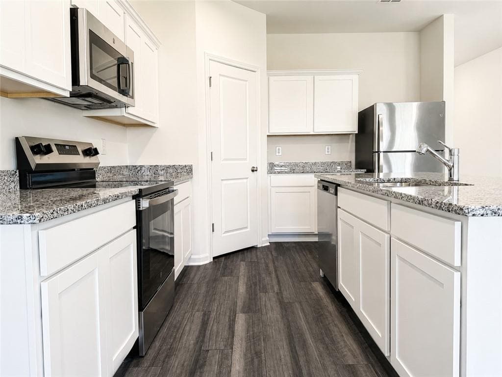 5 bedroom, 3 bathroom, 2,722 sq ft single family residence under contract at 43 Ellenore Drive, Bethlehem, GA 30620 — photo 8