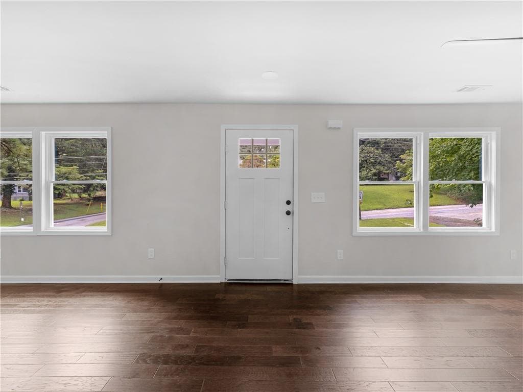 4 bedroom, 3 bathroom, 2,350 sq ft single family residence for sale at 1995 Venetian Drive, Atlanta, GA 30311 — photo 3