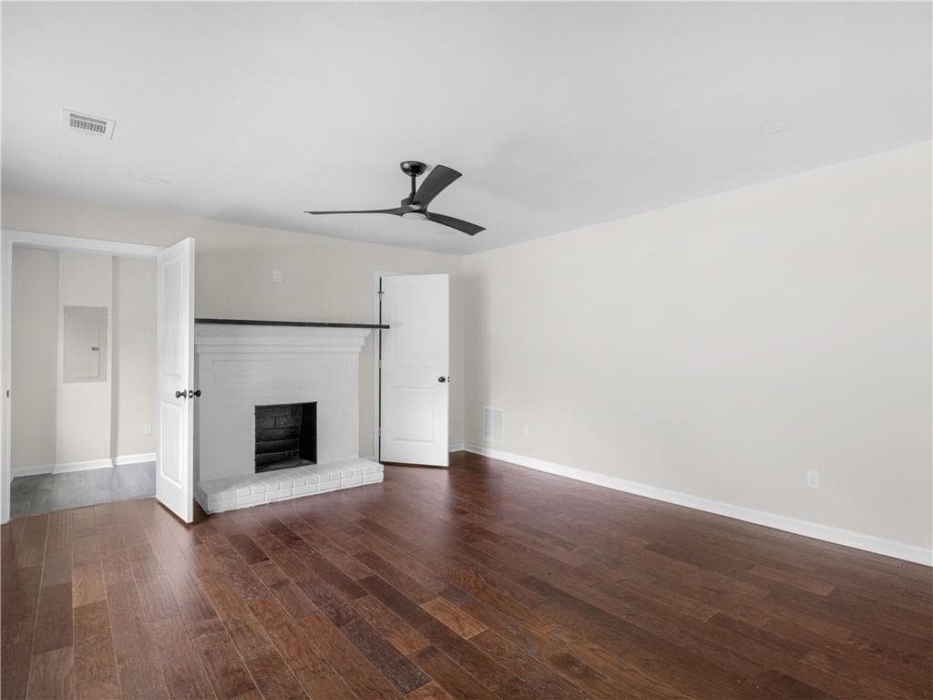 4 bedroom, 3 bathroom, 2,350 sq ft single family residence for sale at 1995 Venetian Drive, Atlanta, GA 30311 — photo 4