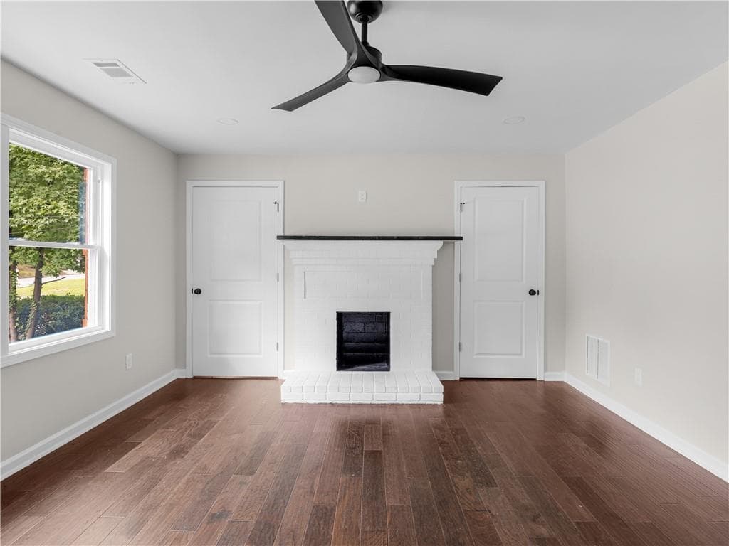 4 bedroom, 3 bathroom, 2,350 sq ft single family residence for sale at 1995 Venetian Drive, Atlanta, GA 30311 — photo 5