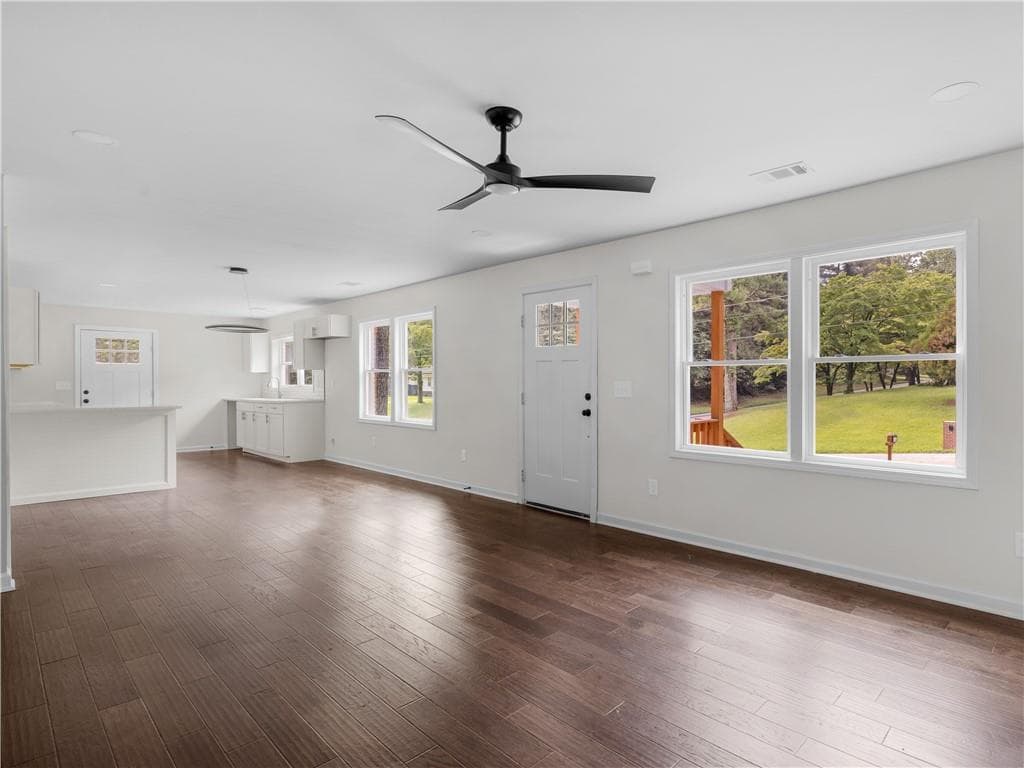 4 bedroom, 3 bathroom, 2,350 sq ft single family residence for sale at 1995 Venetian Drive, Atlanta, GA 30311 — photo 9