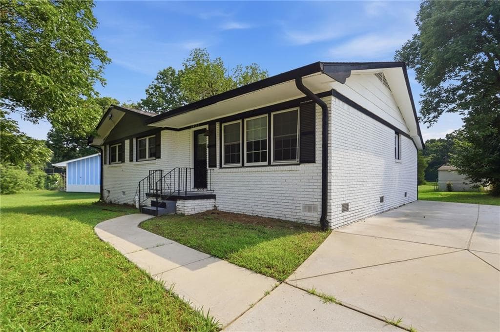 3 bedroom, 2 bathroom, 1,618 sq ft single family residence for sale at 3422 Eisenhower Circle, Atlanta, GA 30354 — photo 3