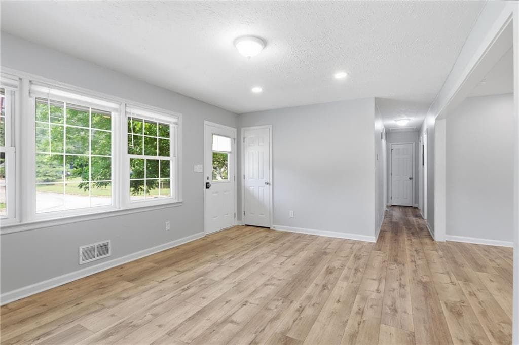 3 bedroom, 2 bathroom, 1,618 sq ft single family residence for sale at 3422 Eisenhower Circle, Atlanta, GA 30354 — photo 9