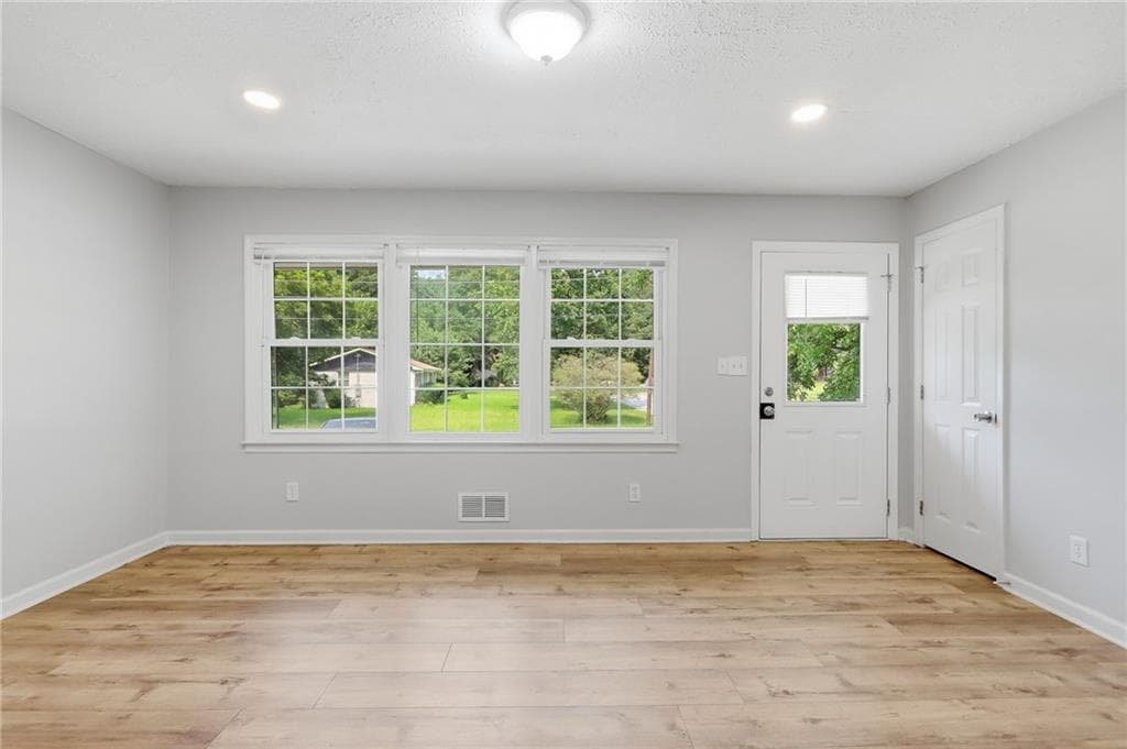 3 bedroom, 2 bathroom, 1,618 sq ft single family residence for sale at 3422 Eisenhower Circle, Atlanta, GA 30354 — photo 10