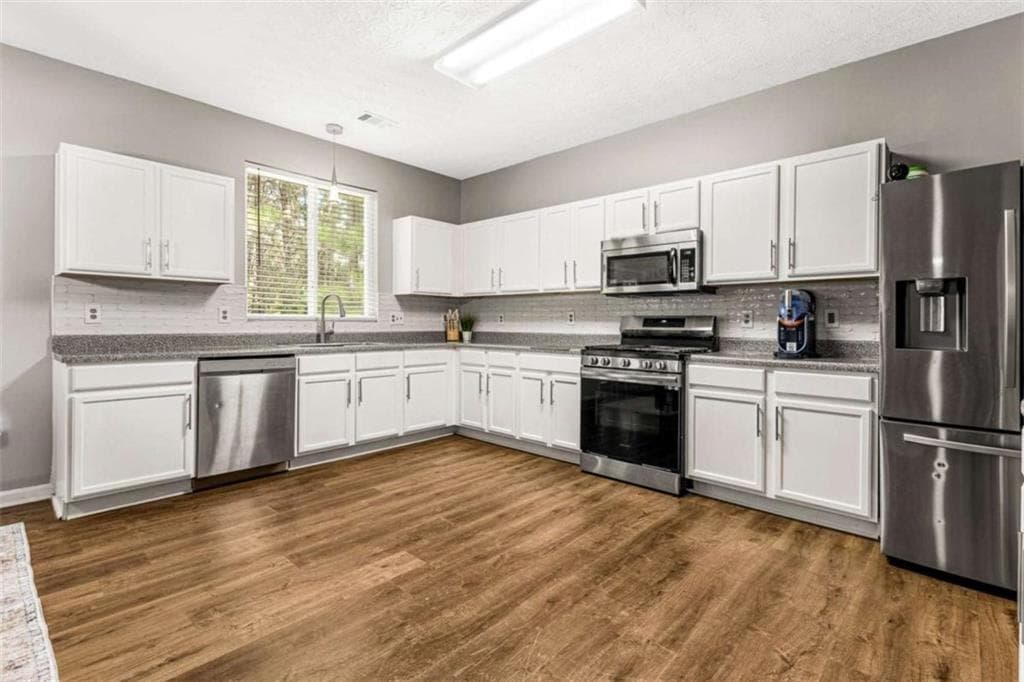 4 bedroom, 3 bathroom, 2,166 sq ft single family residence for sale at 3187 Sable Run Road, Atlanta, GA 30349 — photo 3