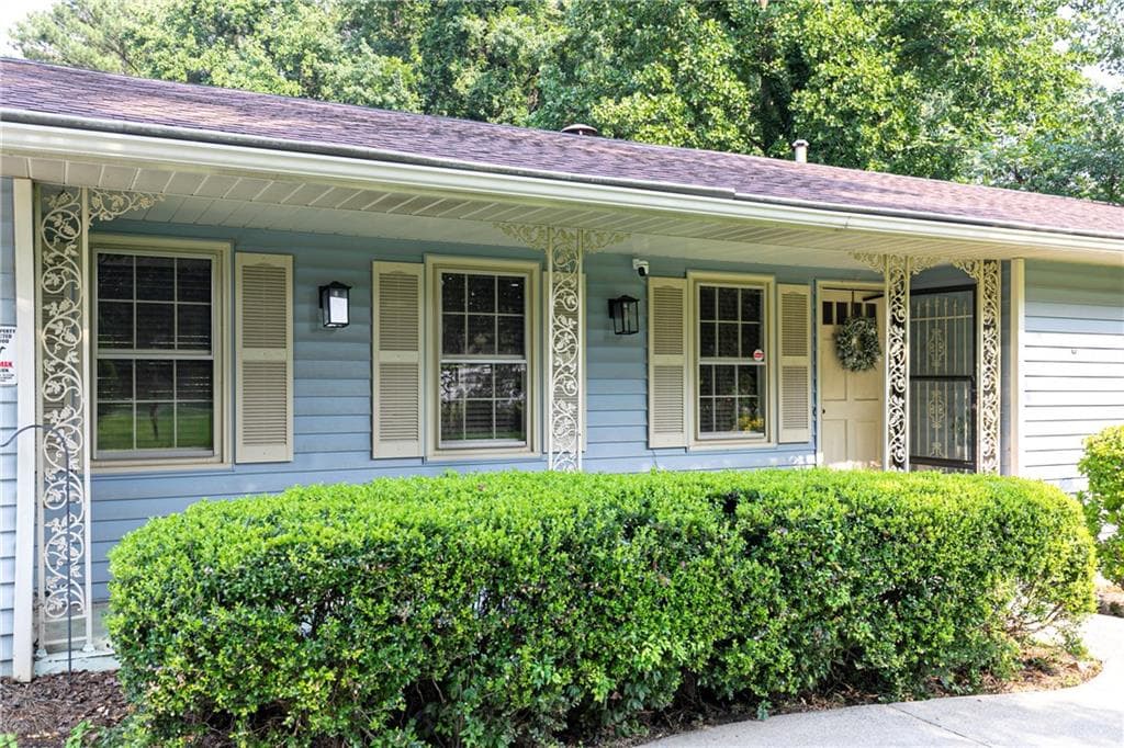 3 bedroom, 2 bathroom, 2,956 sq ft single family residence for sale at 3548 Nowlin Road, Kennesaw, GA 30144 — photo 3