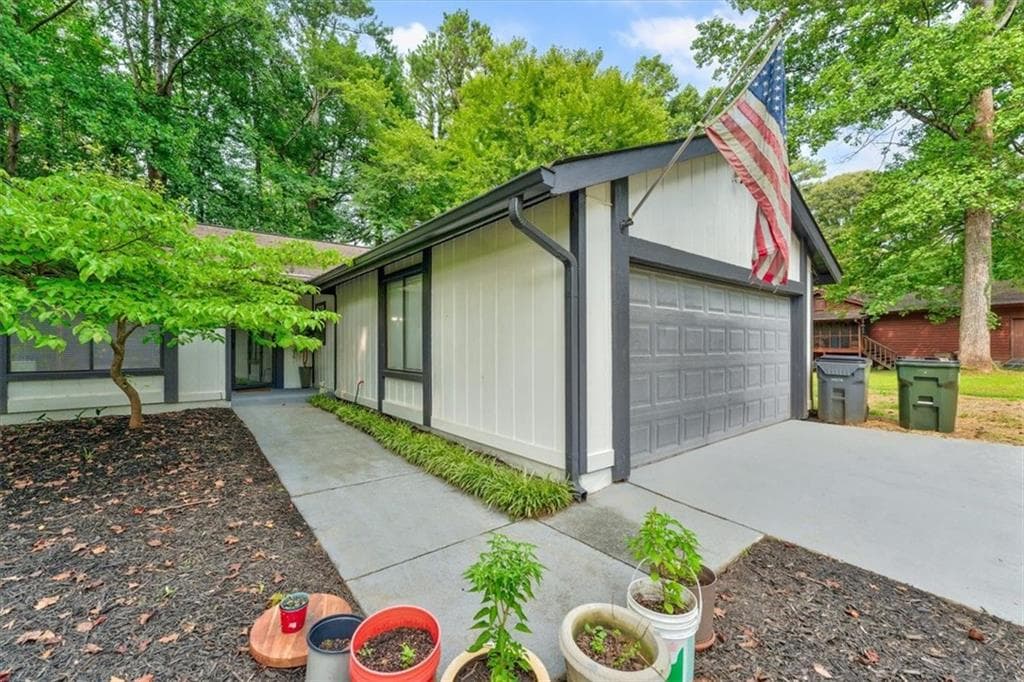 4 bedroom, 2 bathroom, 1,568 sq ft single family residence for sale at 3121 Rio Montana Drive, Marietta, GA 30066 — photo 2