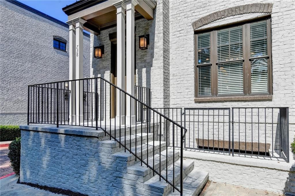3 bedroom, 4 bathroom, 2,596 sq ft townhouse for sale at 738 Taylor Court 1, Atlanta, GA 30324 — photo 2
