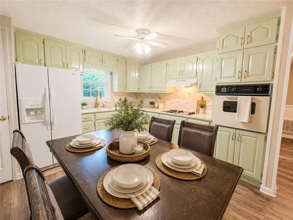 4 bedroom, 2 bathroom, 1,596 sq ft single family residence for sale at 40 Flint Hill Drive, Oxford, GA 30054 — photo 3