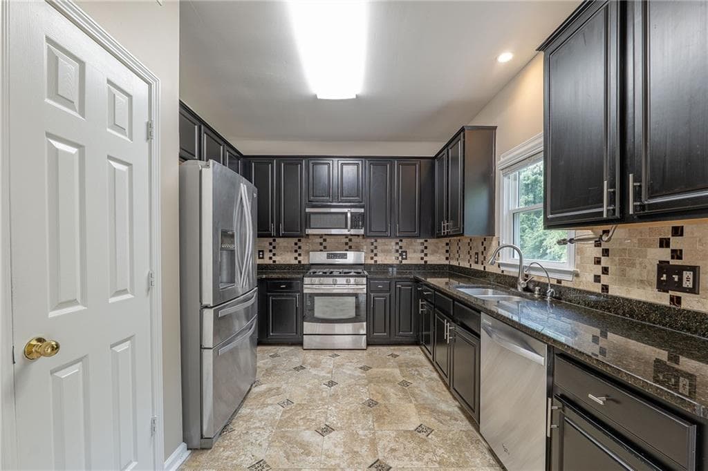4 bedroom, 3 bathroom, 2,308 sq ft single family residence for rent at 315 Foe Creek Drive, Roswell, GA 30076 for $3,150 a month — photo 7